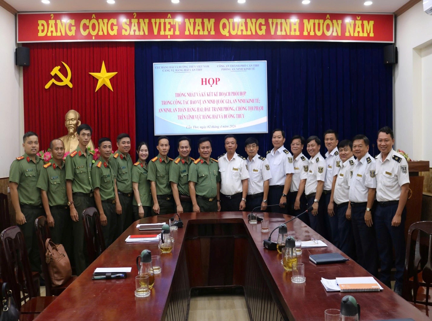 LỄ KÝ KẾT KẾ HOẠCH PHỐI HỢP GIỮA PHÒNG AN NINH KINH TẾ - CÔNG AN THÀNH PHỐ CẦN THƠ VÀ CẢNG VỤ HÀNG HẢI CẦN THƠ 